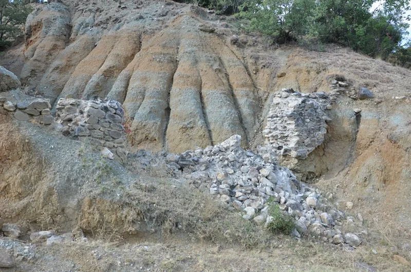 Boyabat'ta Tarihi Kemer Çöktü: Vatandaşlar Yetkilileri Göreve Çağırıyor1