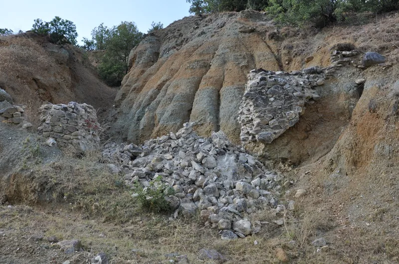 Boyabat'ta Tarihi Kemer Çöktü: Vatandaşlar Yetkilileri Göreve Çağırıyor2