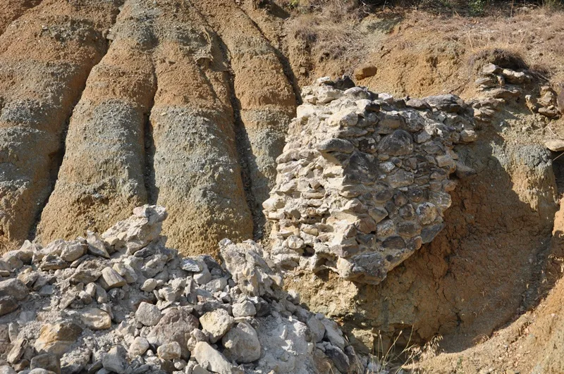 Boyabat'ta Tarihi Kemer Çöktü: Vatandaşlar Yetkilileri Göreve Çağırıyor66