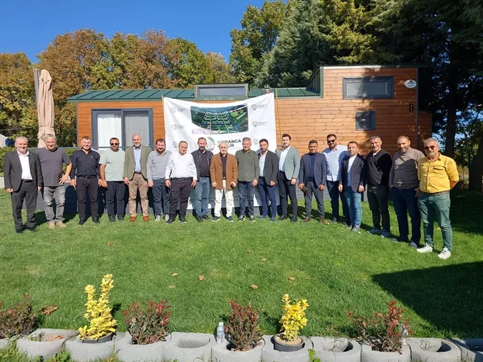 Kuruluşunun üzerinden henüz bir yıl bile geçmeden, Uluslararası Ticaret Sanayici