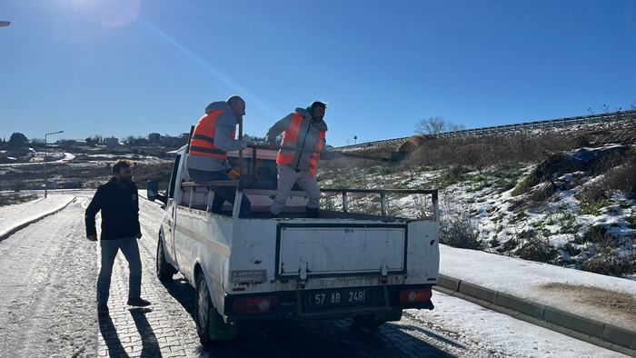 Sinop Belediyesi’nden Kar Sonrası Tuzlama Mesaisi