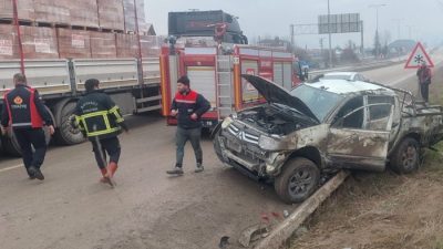 Boyabat Bölge Trafik Kavşağı yakınlarında meydana gelen trafik kazasında otomobil