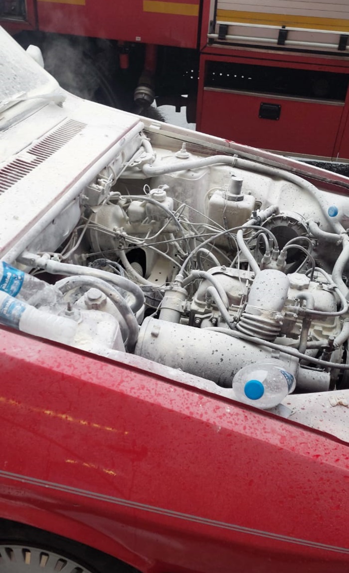 Esnafin Yangin Tupu Otomobili Kurtardi arac yangini 11