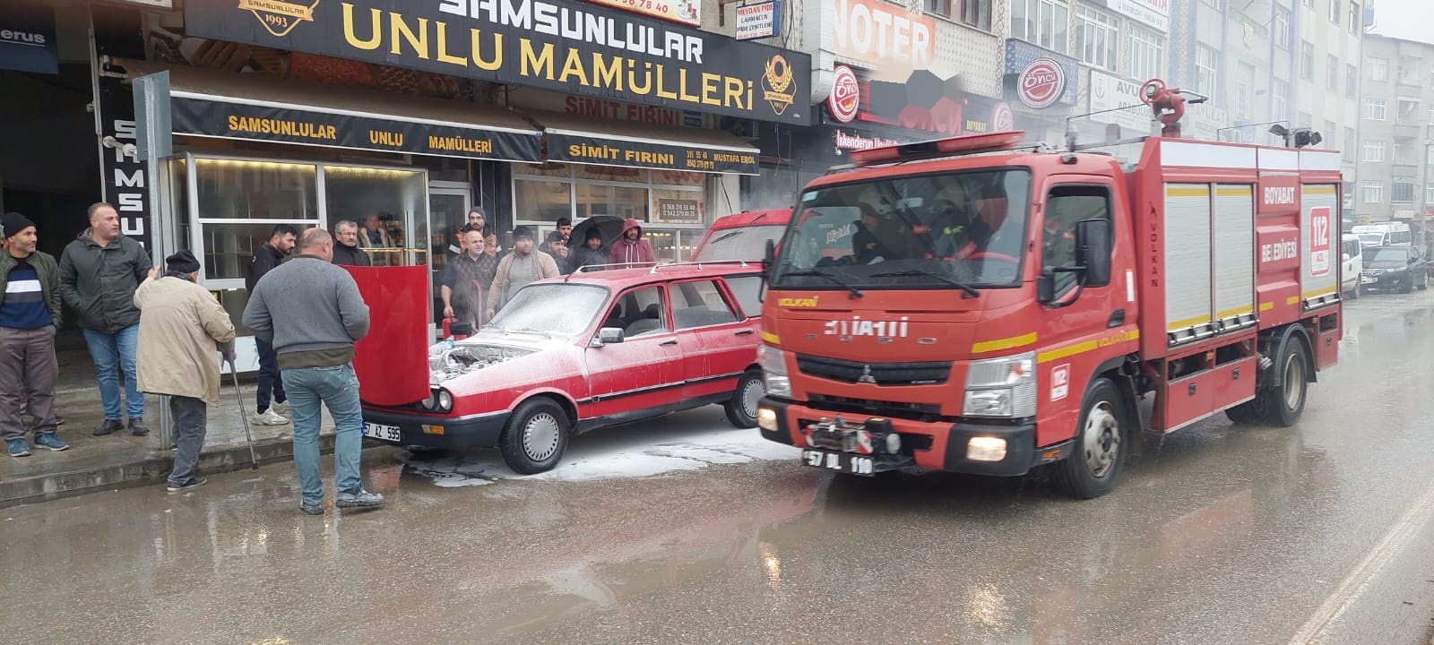 Esnafin Yangin Tupu Otomobili Kurtardi arac yangini 11123