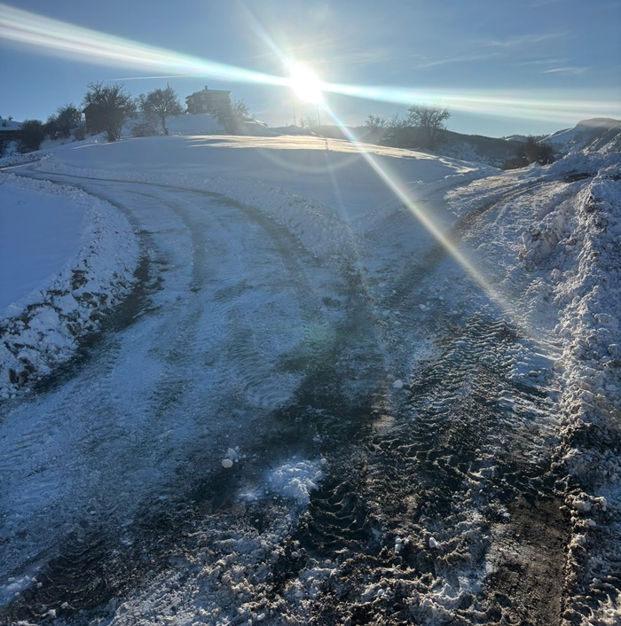boyabat koyleri kar buzlanma krayder yol durumu.jpg4752