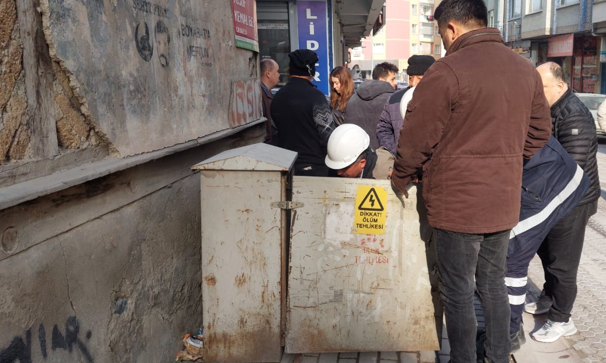 sinop boyabat elktrik kablalari tutustu yangin474