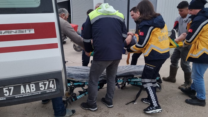 Sinop Küçük Sanayi Sitesi Yan Yolunda Trafik Kazası: 1 Yaralı 6 sinop boyabat motosiklet trafik kazasi8967486